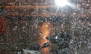 郑州暴雨开启看海模式